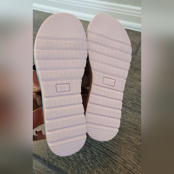 OSHKOSH B'Gosh Big Kid Girl Brown Rainbow Sandals Hook Loop Closure NWOT Size 2Y - Picture 6 of 6